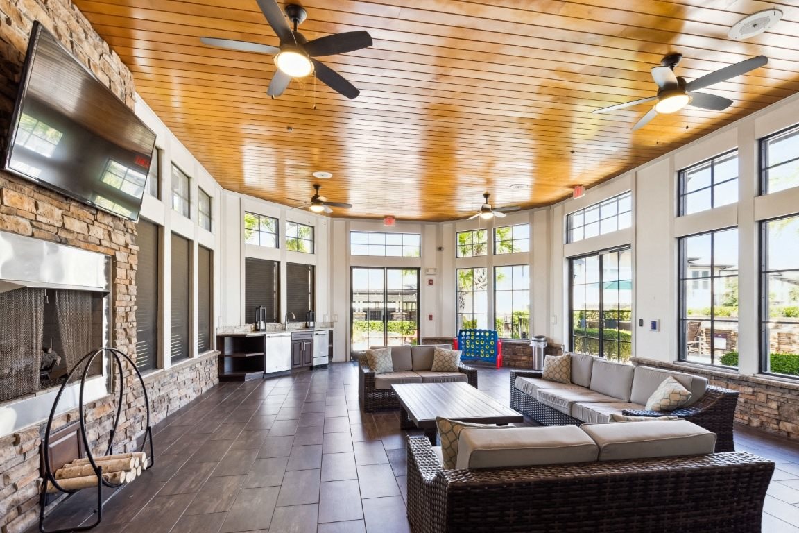 The Loree Apartments
